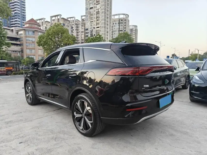 2024 BYD TANG thumbnail 3