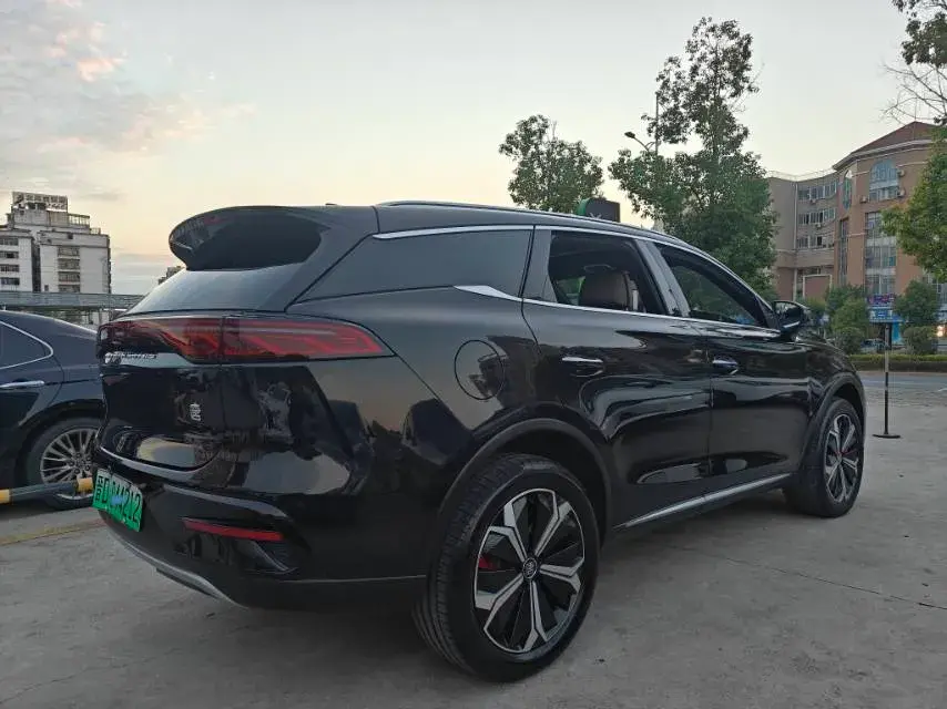 2024 BYD TANG thumbnail 4