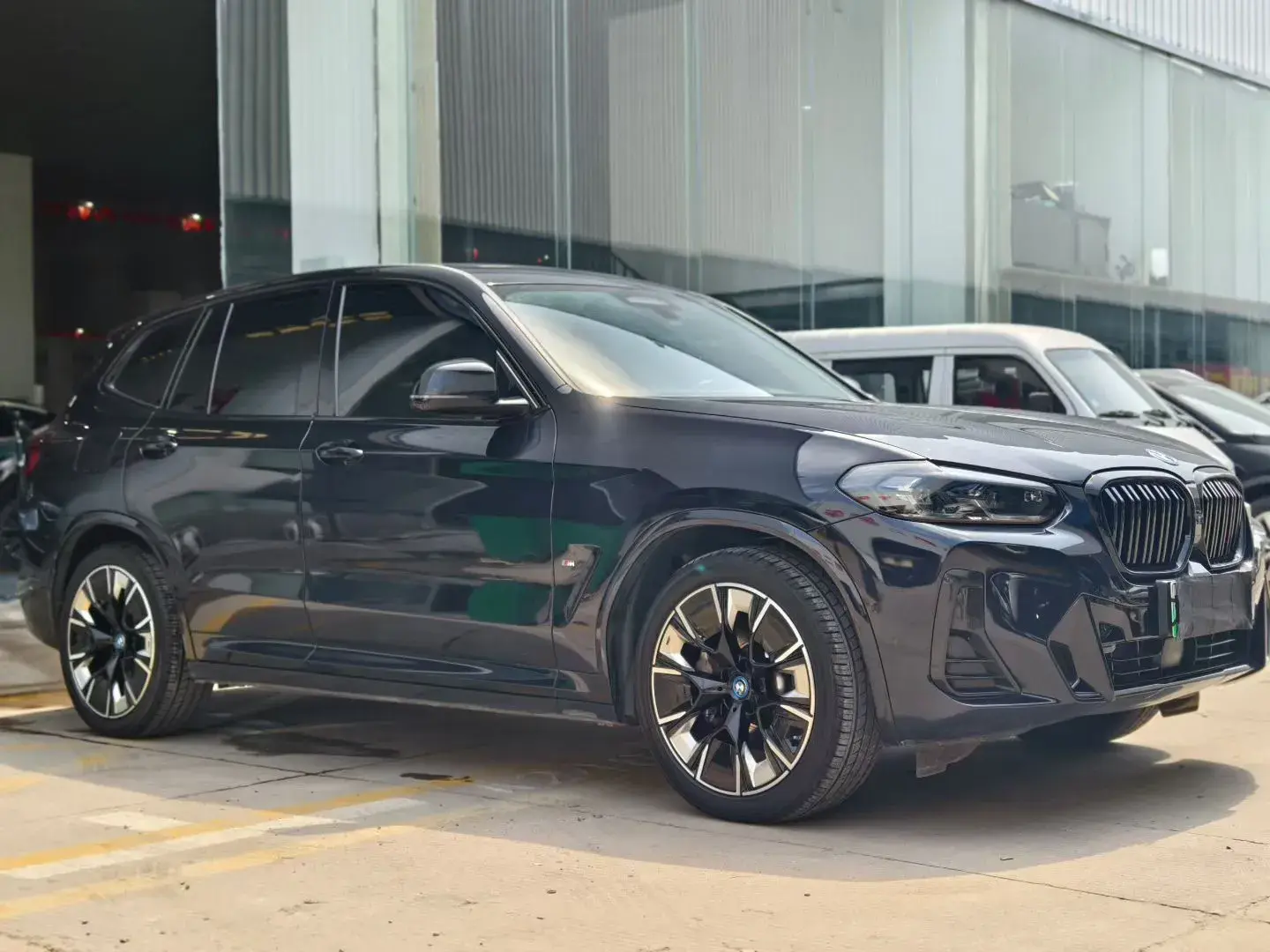 2024 BMW IX3 thumbnail 2