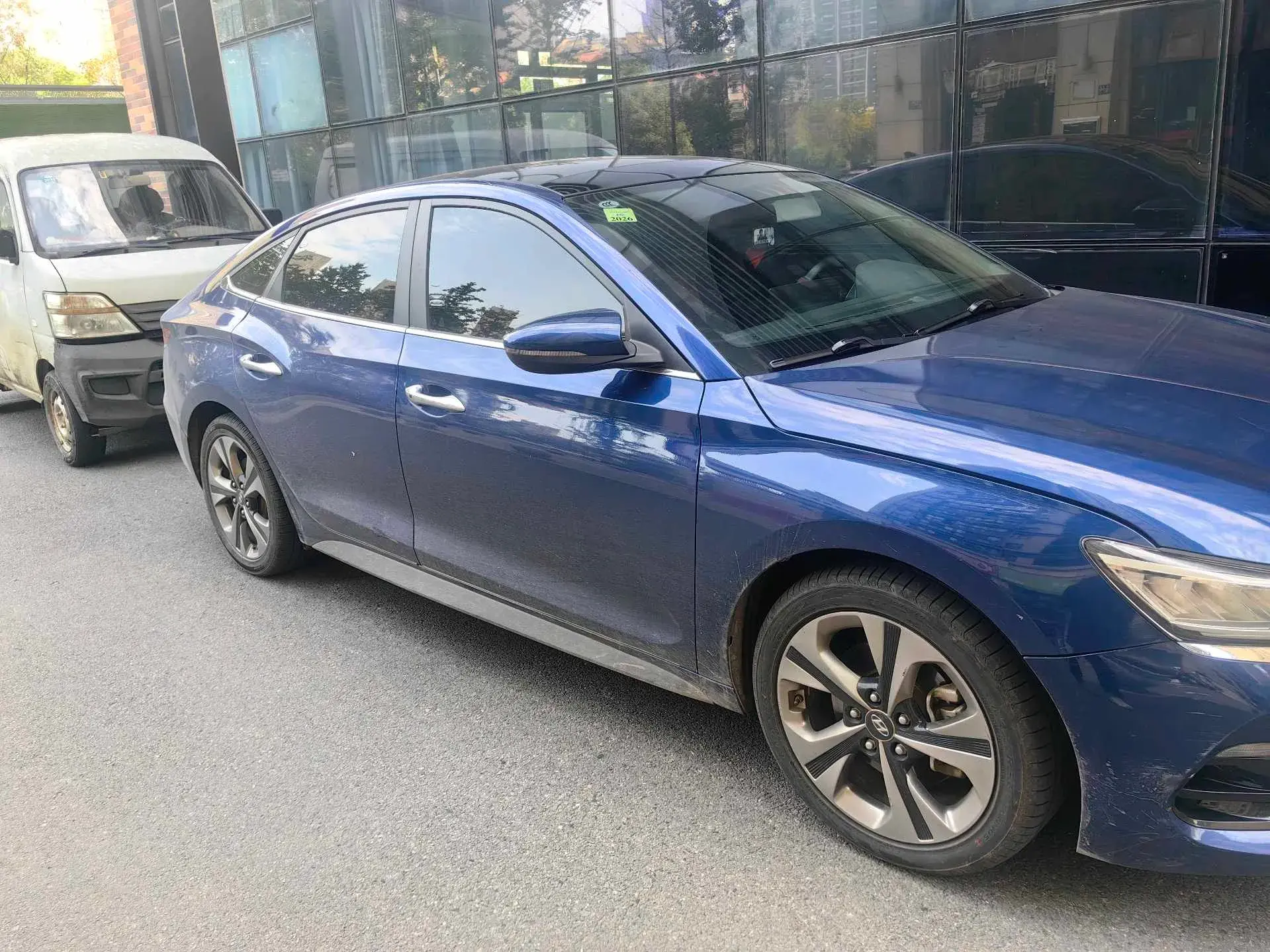 2019 HYUNDAI LA thumbnail 4