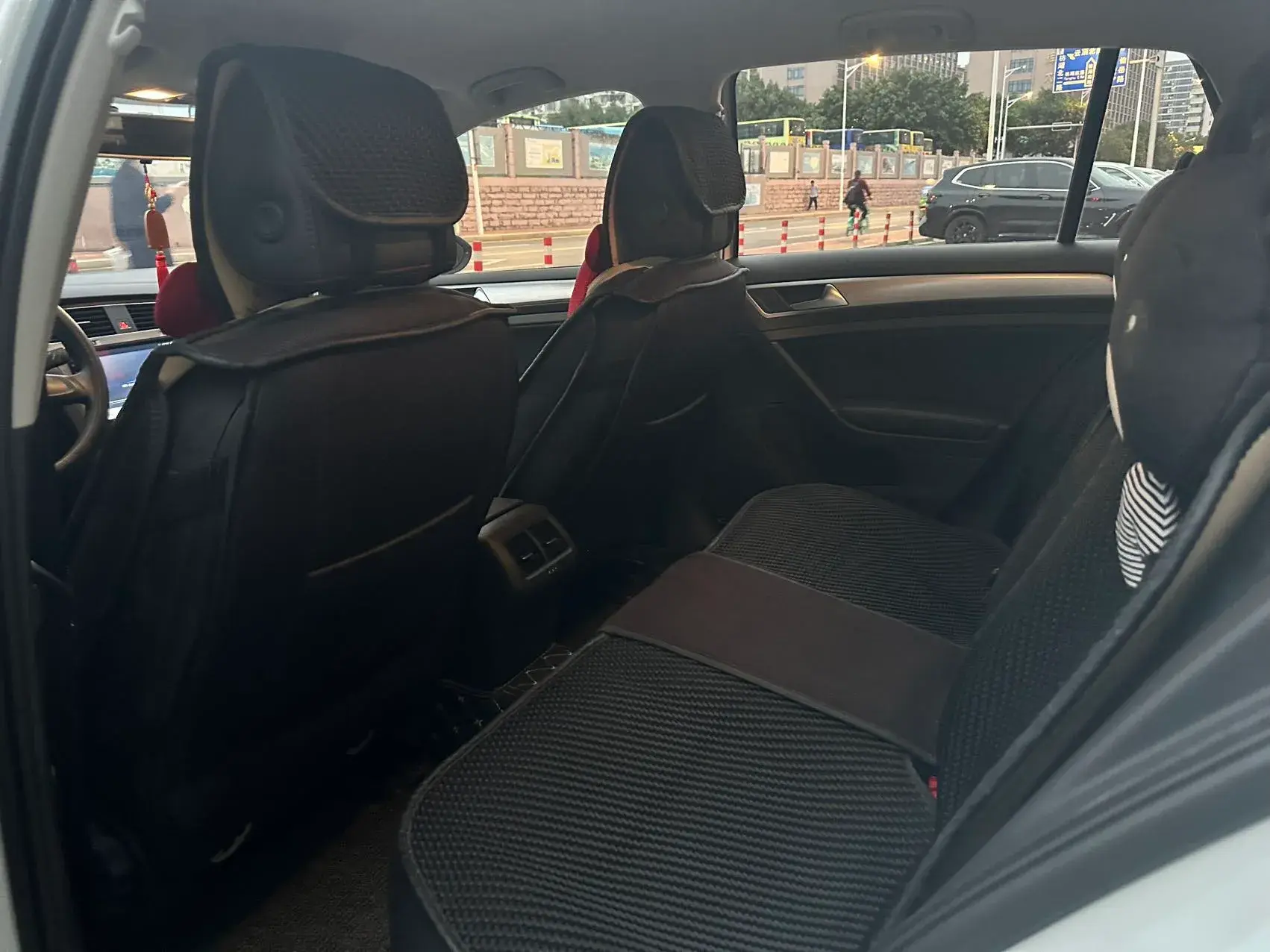 2018 VOLKSWAGEN GOLF thumbnail 3