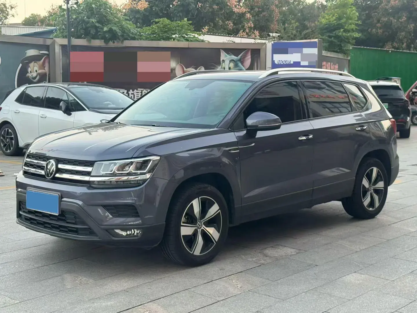2021 VOLKSWAGEN THARU view 1