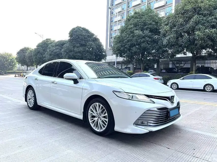 2019 TOYOTA CAMRY thumbnail 3