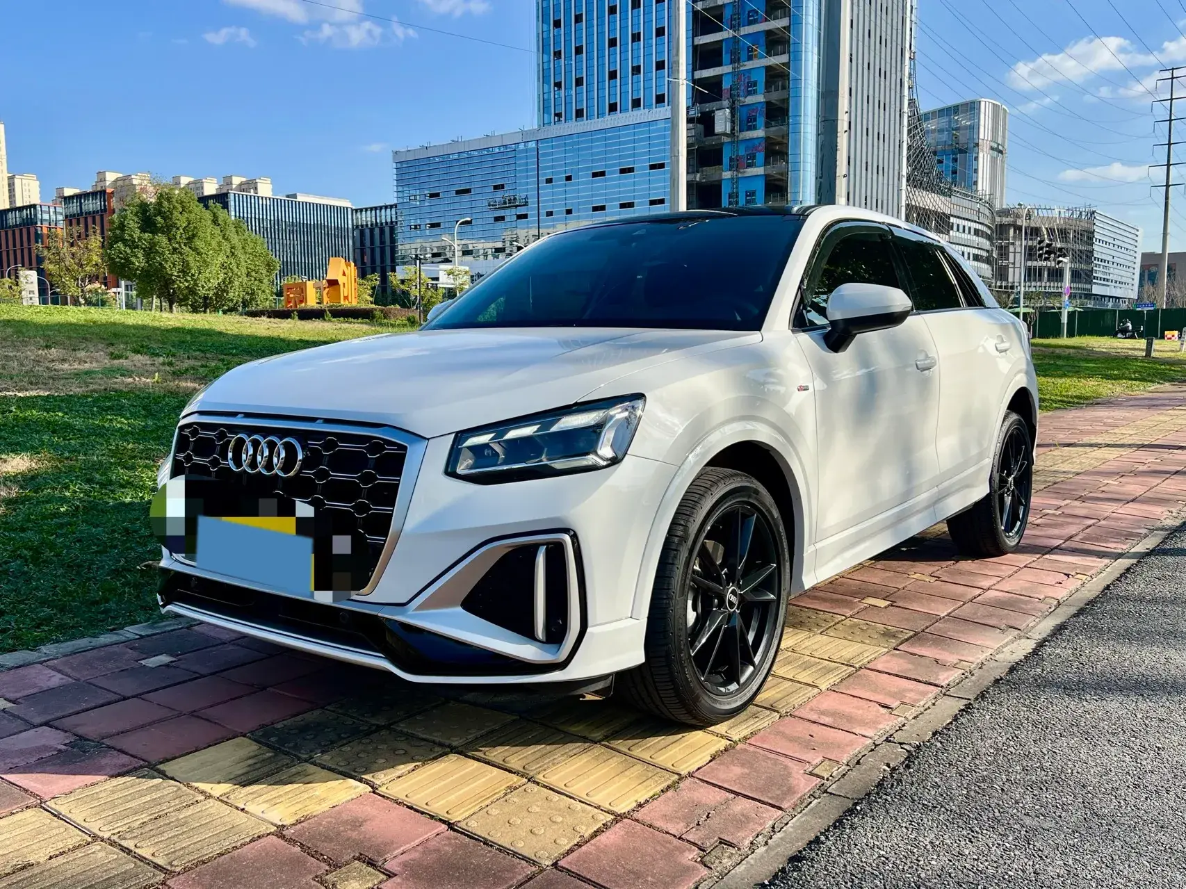 2022 AUDI Q2L view 1