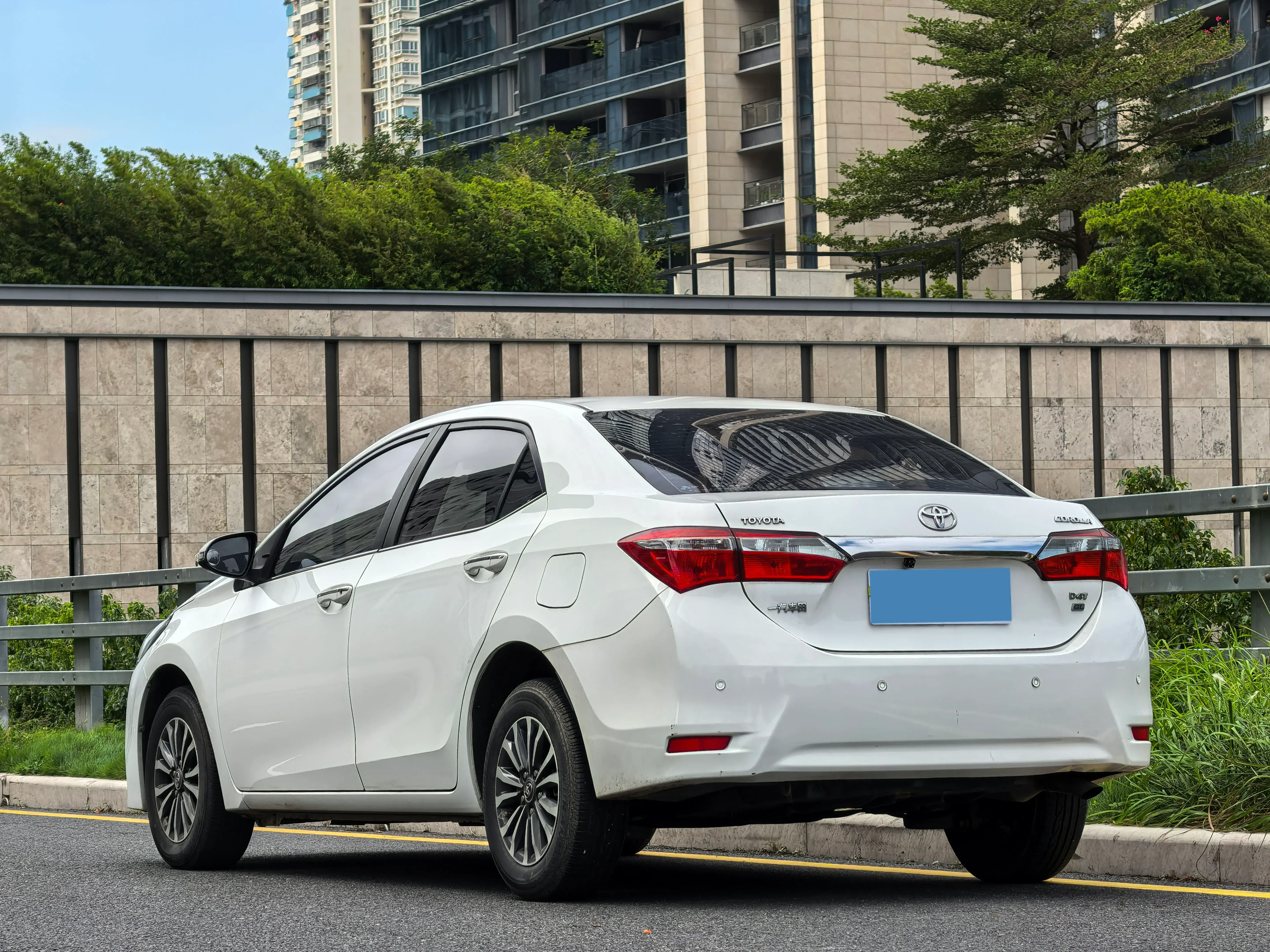 2018 TOYOTA COROLLA thumbnail 2