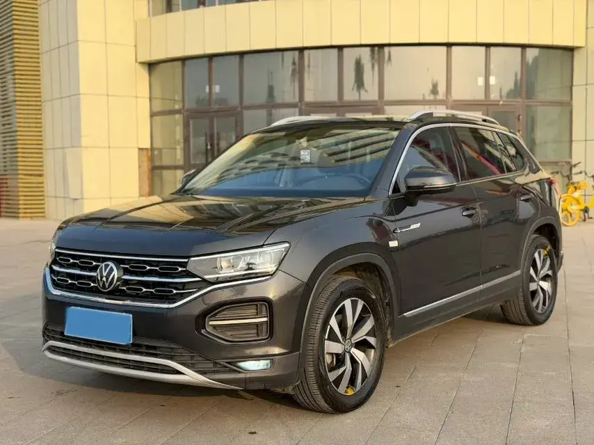 2022 VOLKSWAGEN TAYRON view 1