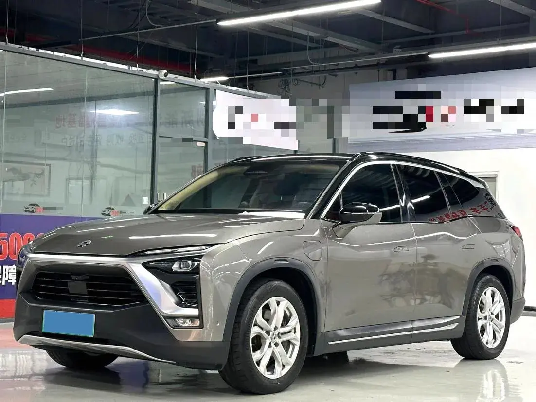 2018 NIO ES8 view 1