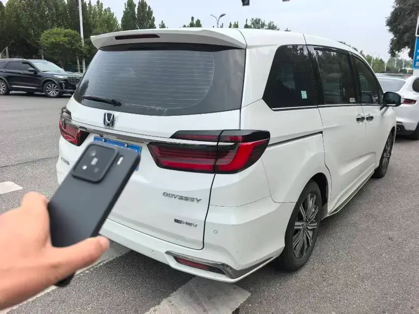 2024 HONDA ODYSSEY thumbnail 3