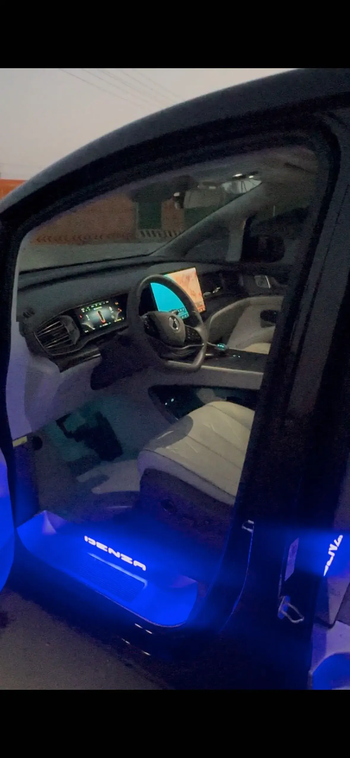 2022 DENZA D9 thumbnail 3