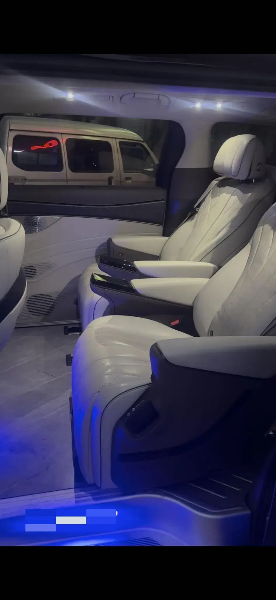 2022 DENZA D9 thumbnail 4