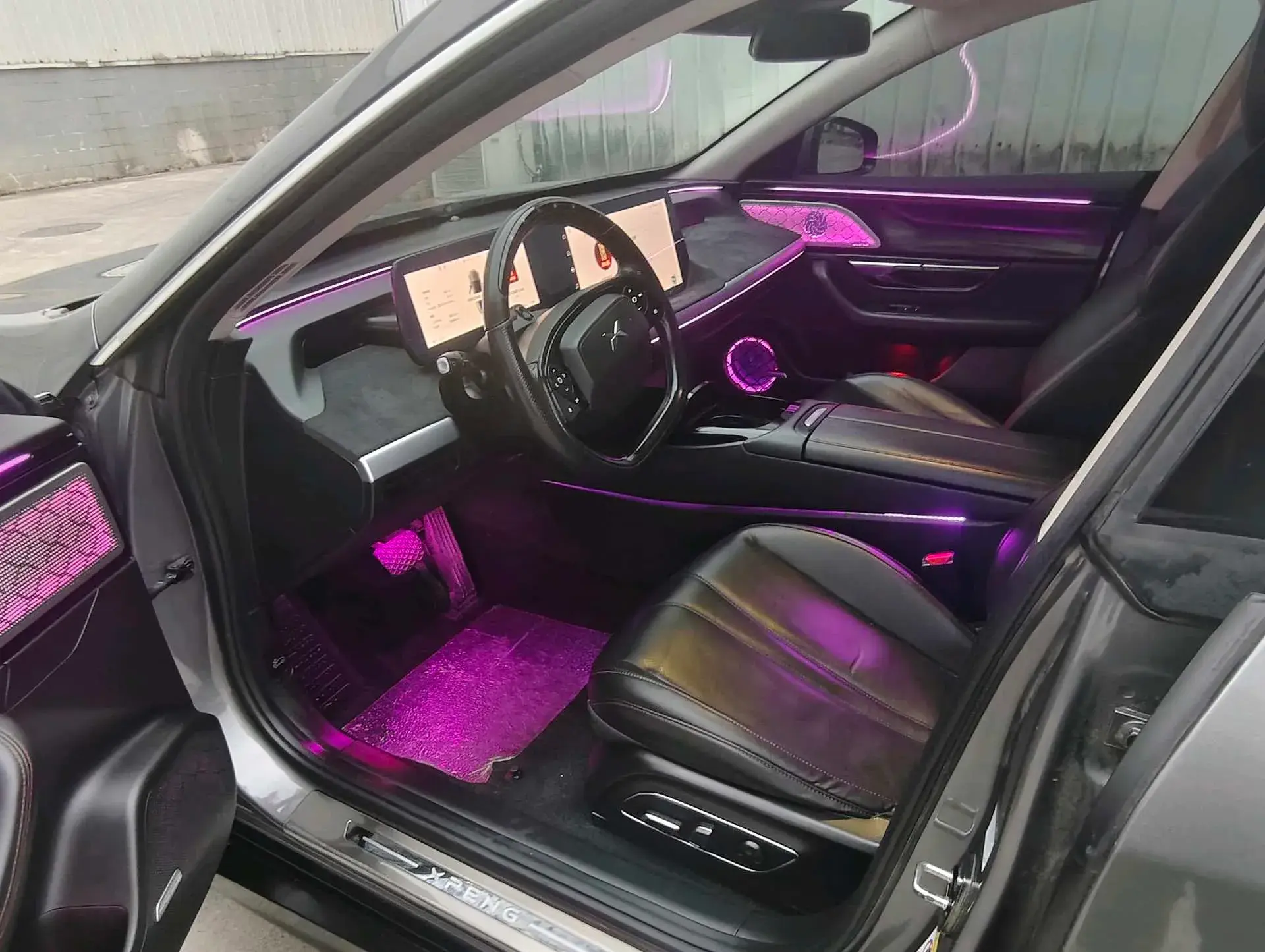 2023 XPENG P7 thumbnail 4