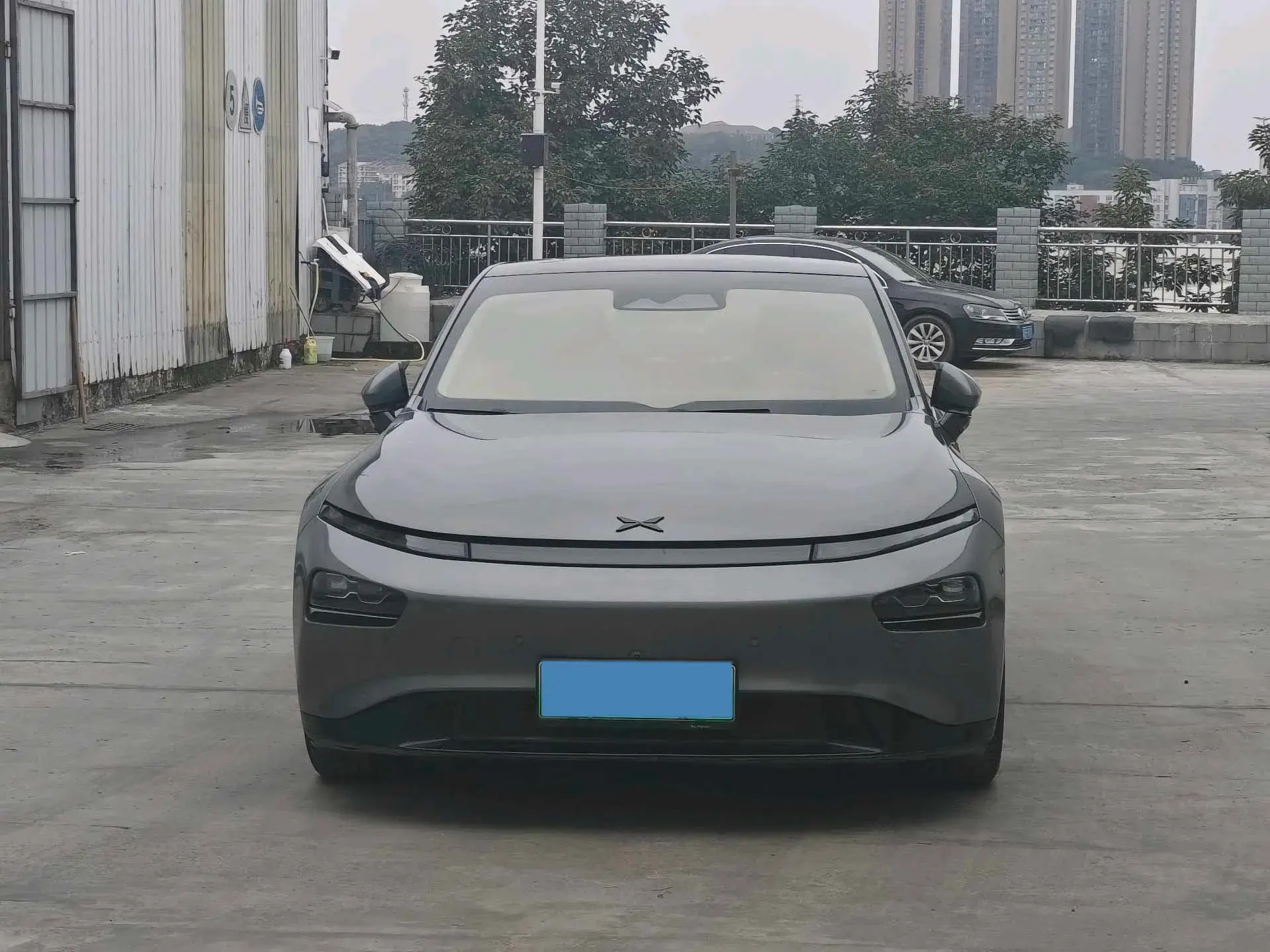 2023 XPENG P7 thumbnail 3