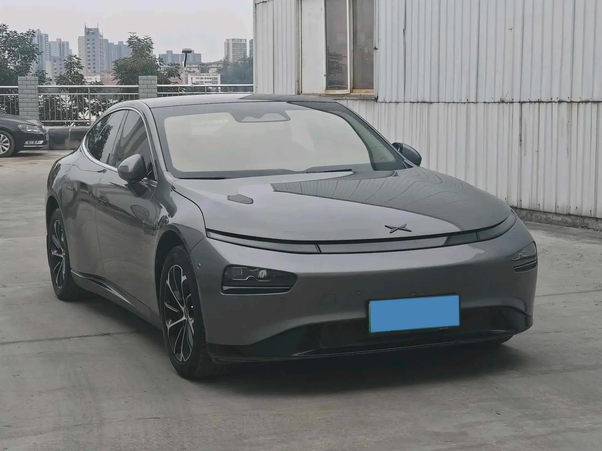 2023 XPENG P7 thumbnail 2