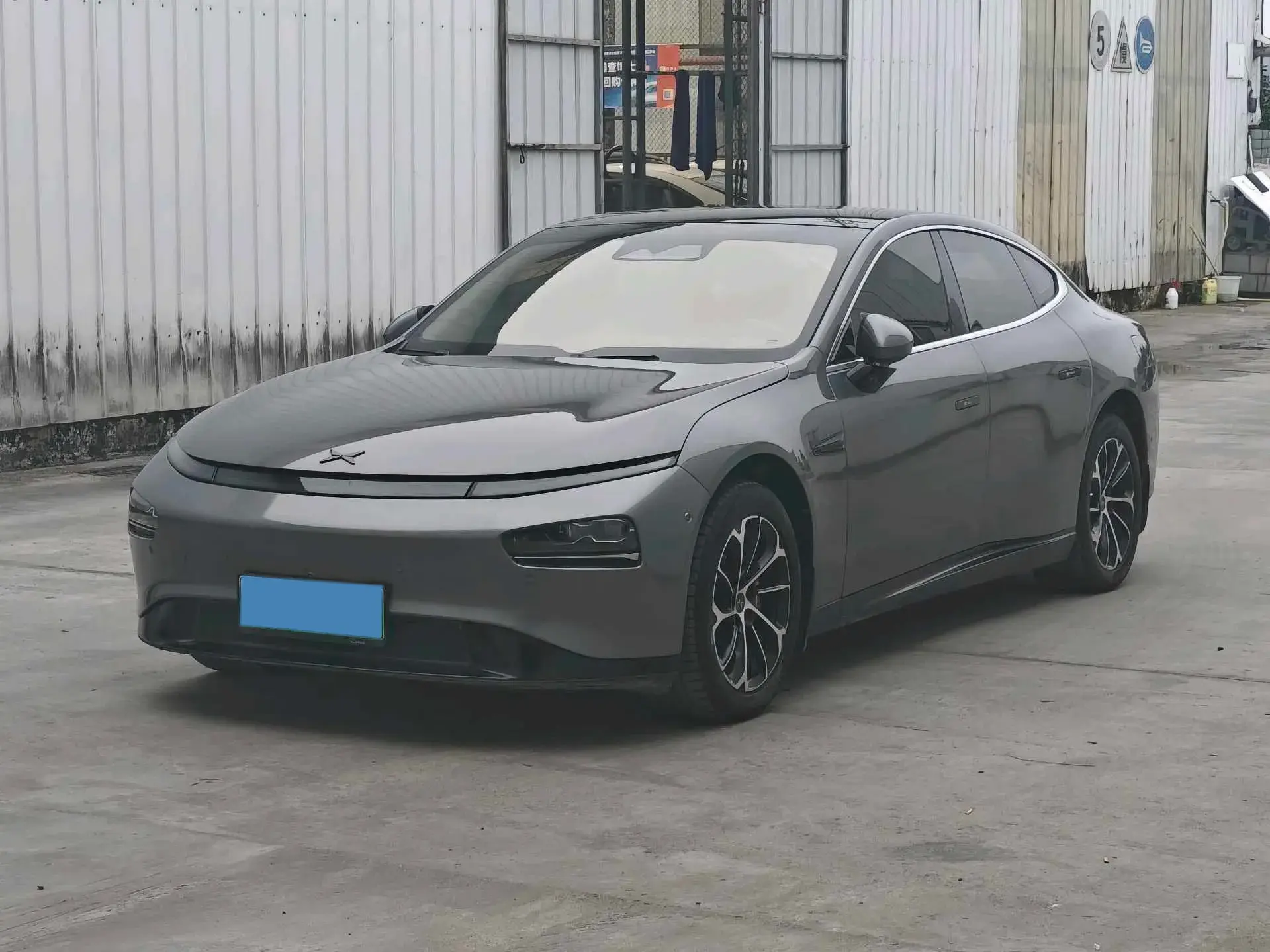 2023 XPENG P7 view 1