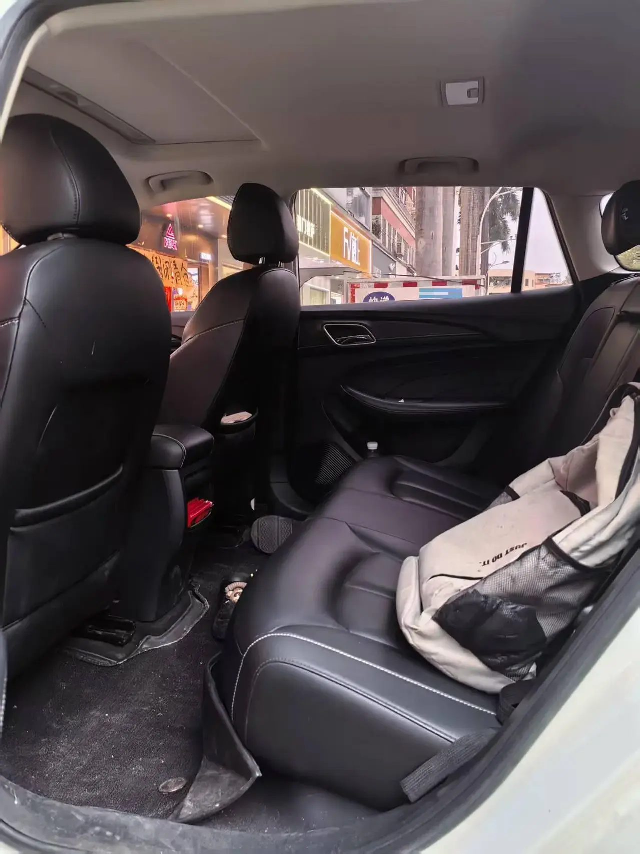 2018 ROEWE EI5 thumbnail 4