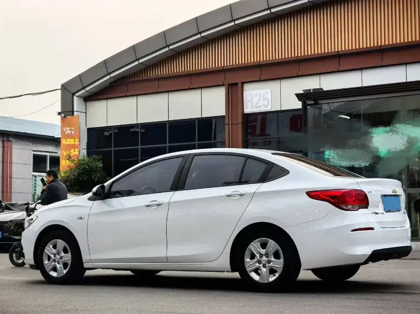 2019 CHEVROLET CAVALIER thumbnail 3