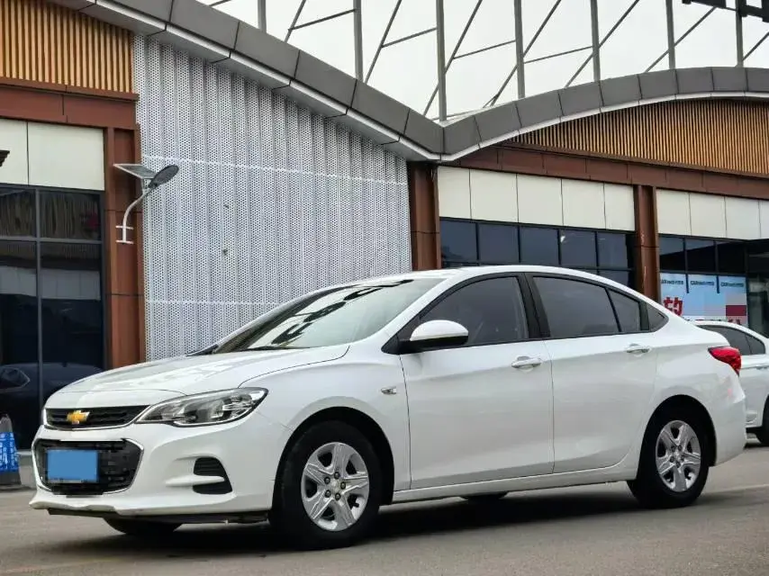 2019 CHEVROLET CAVALIER view 1