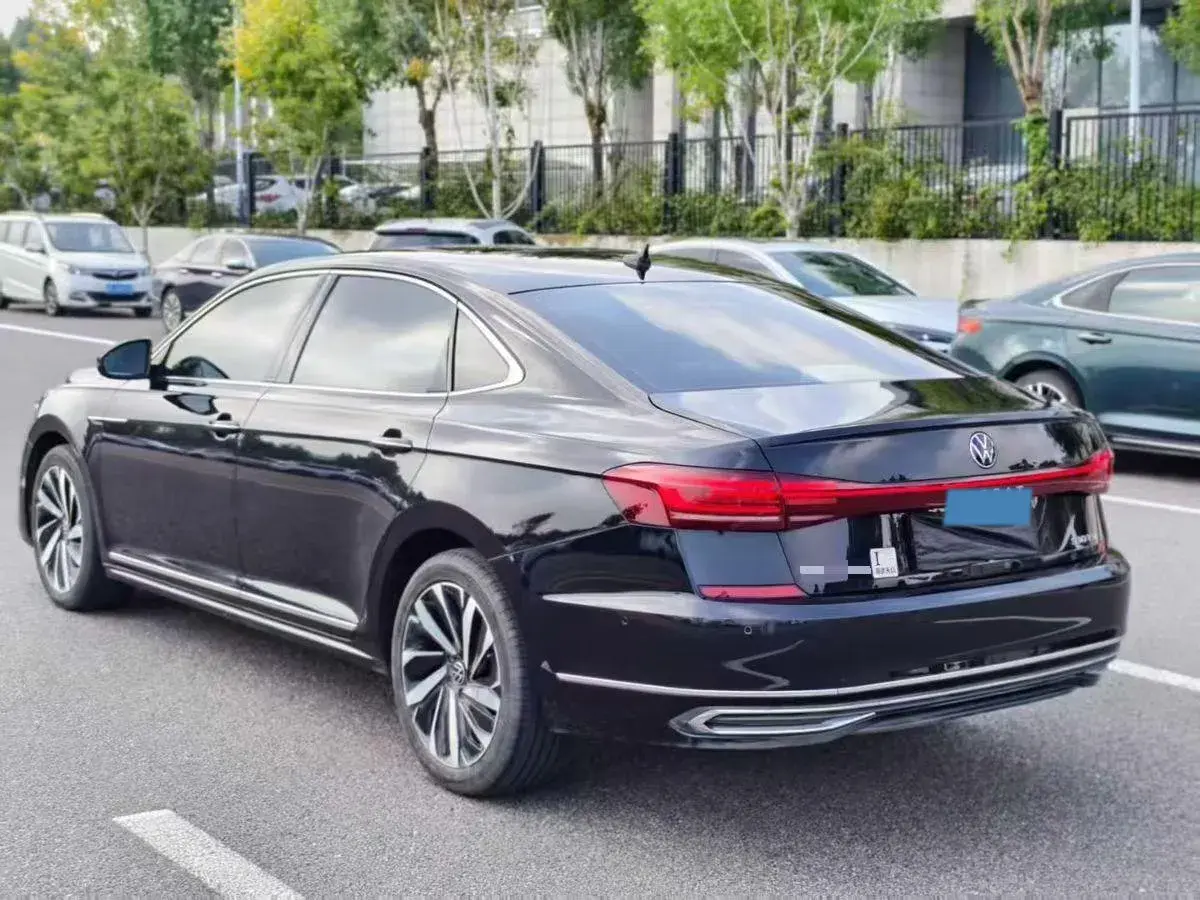 2022 VOLKSWAGEN PASSAT thumbnail 4