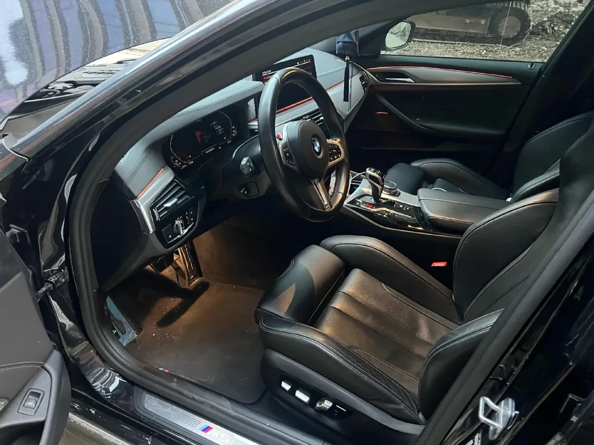 2021 BMW M5 4.4T 600HP V8 8AT,autocango,china used car exporter,china ev exporter,chinese used car exporter,chinese used ev exporter