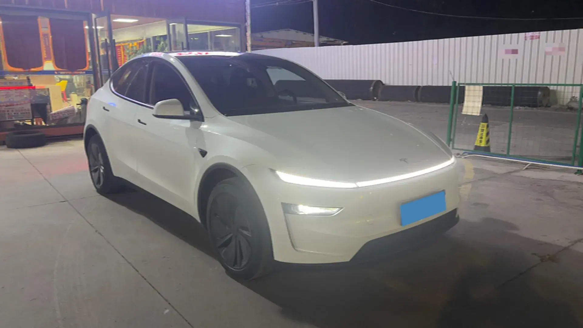 2025 TESLA MODEL thumbnail 2