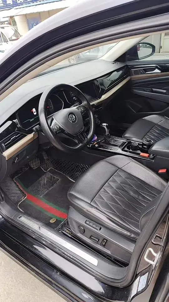 2019 VOLKSWAGEN PASSAT thumbnail 3