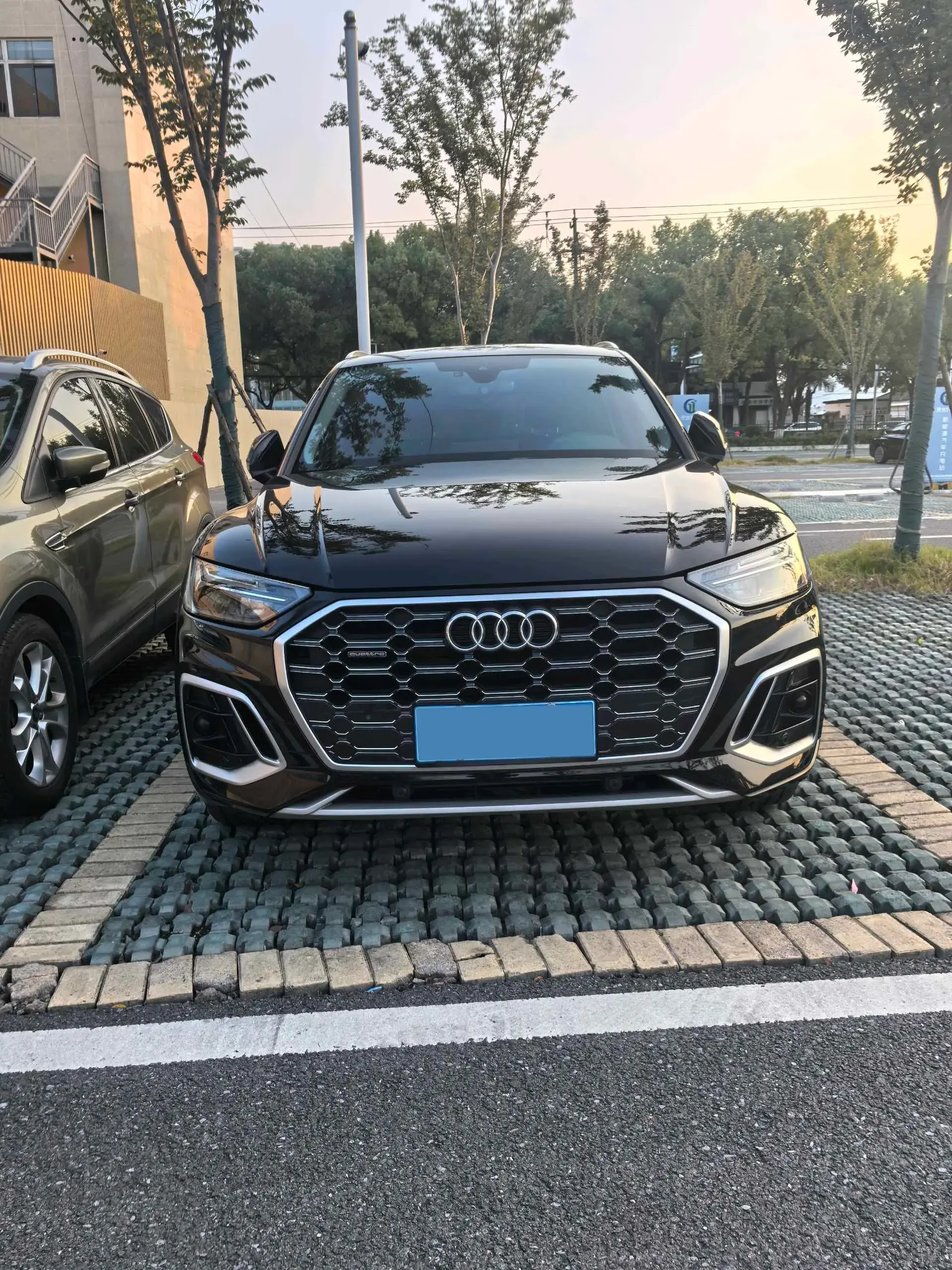 2022 AUDI Q5L thumbnail 2