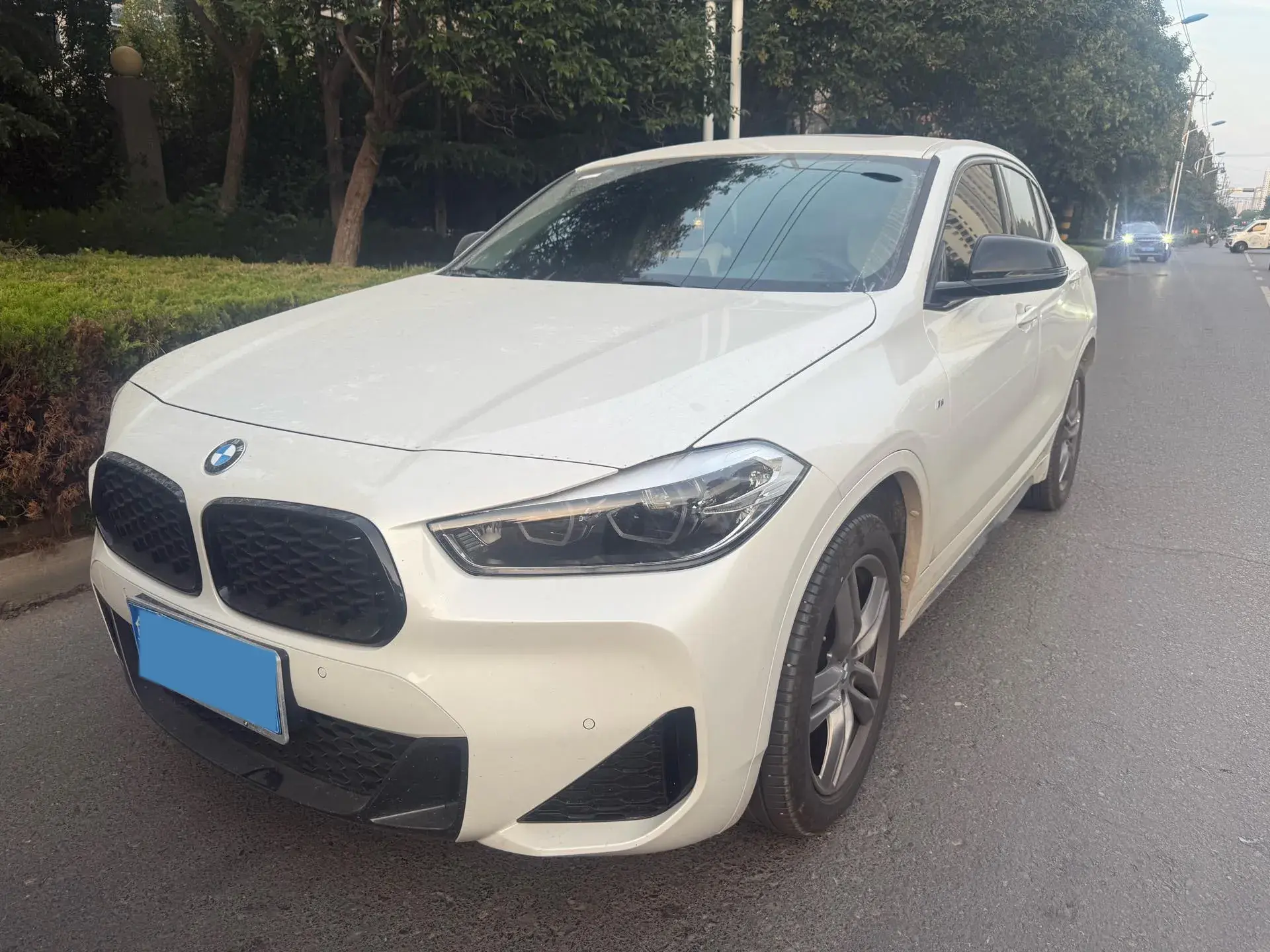 2023 BMW X2 view 1