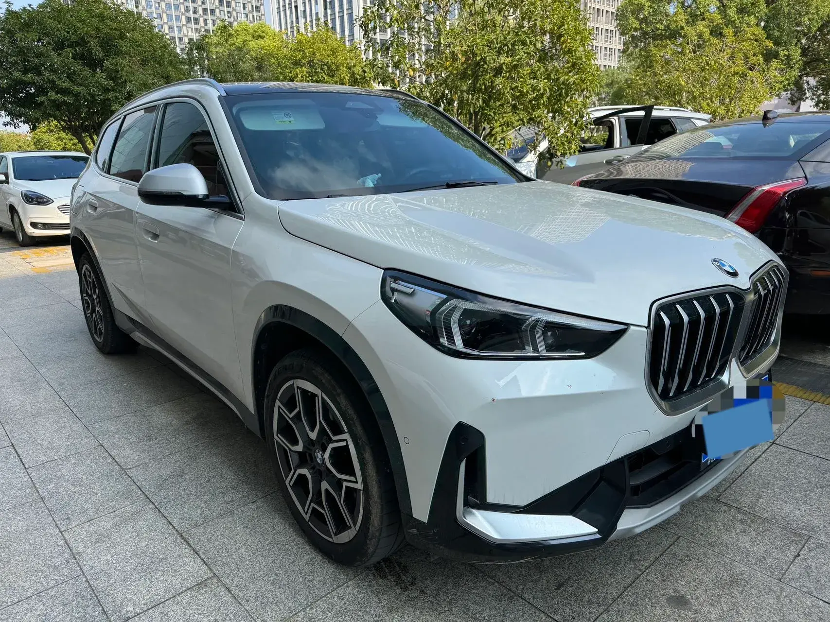 2023 BMW X1 thumbnail 3