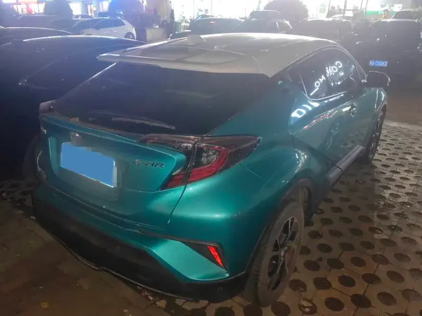 2018 TOYOTA C-HR thumbnail 2