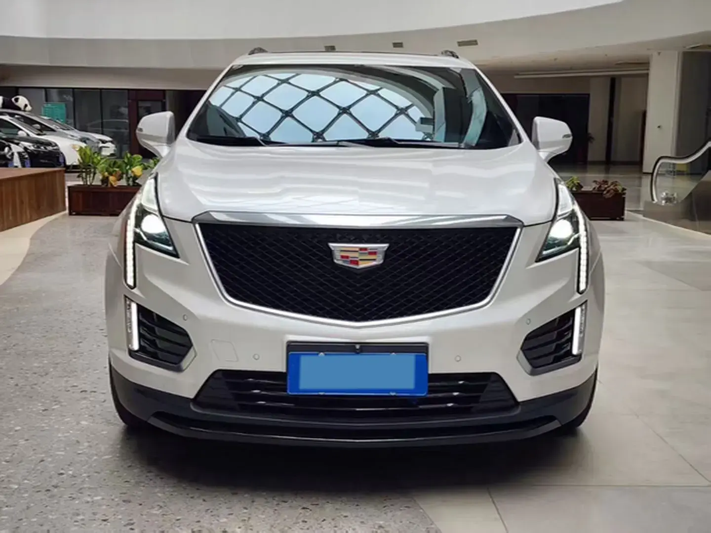 2022 CADILLAC XT5 thumbnail 2