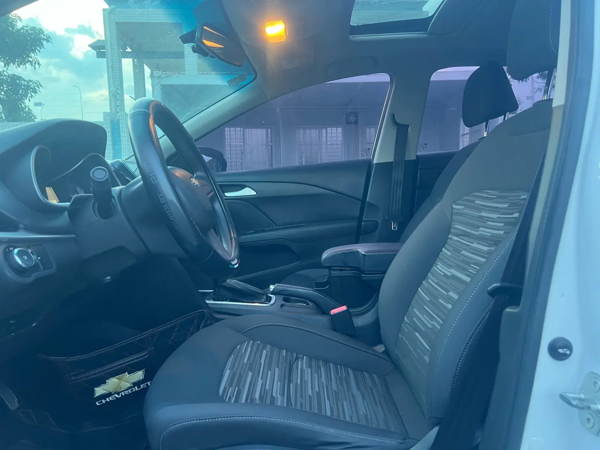 2019 CHEVROLET CAVALIER thumbnail 4