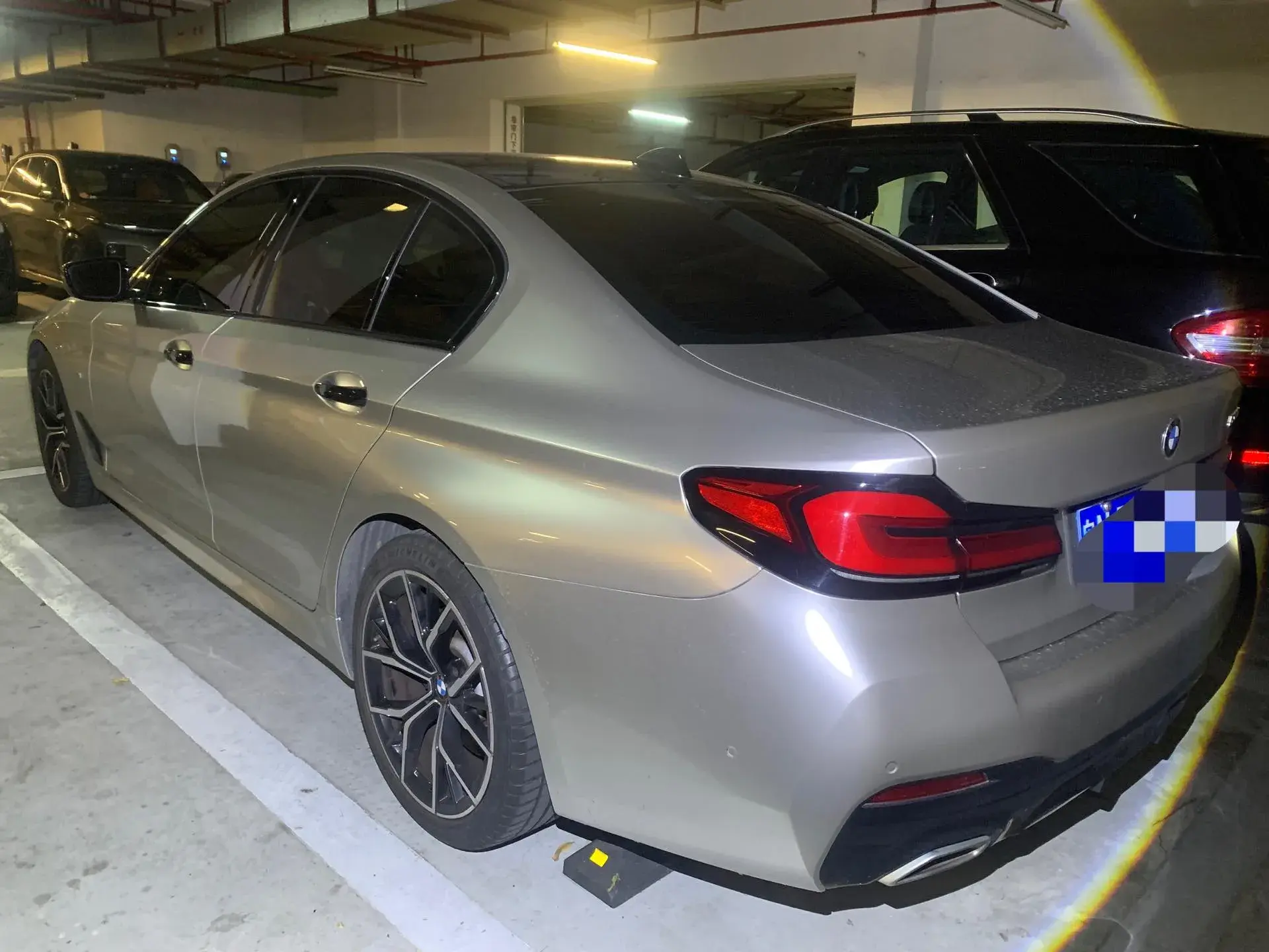 2021 BMW 5 thumbnail 3