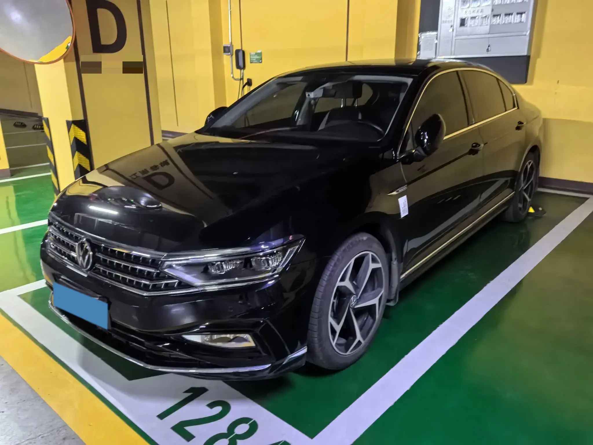 2023 VOLKSWAGEN MAGOTAN thumbnail 2