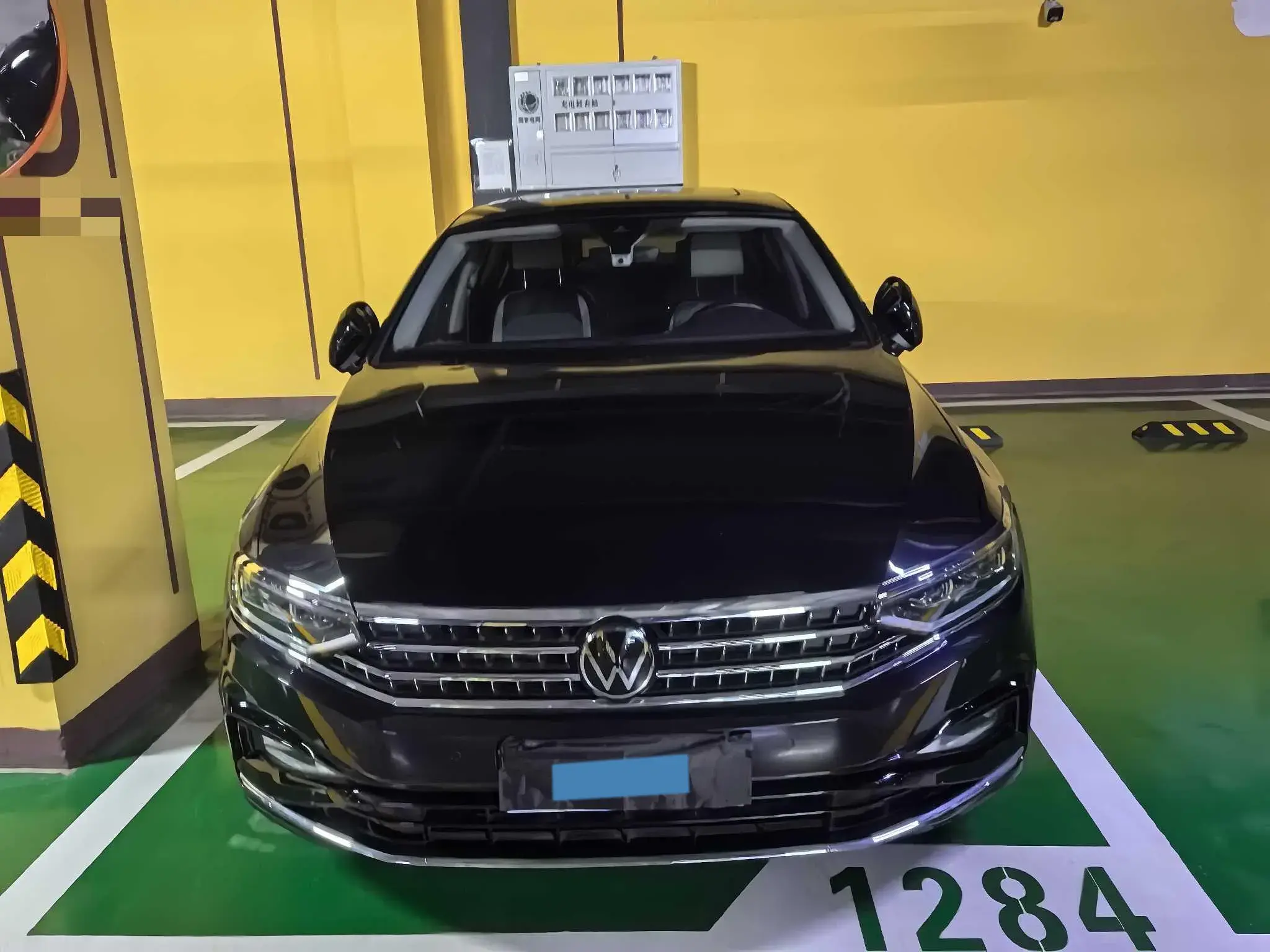 2023 VOLKSWAGEN MAGOTAN thumbnail 3