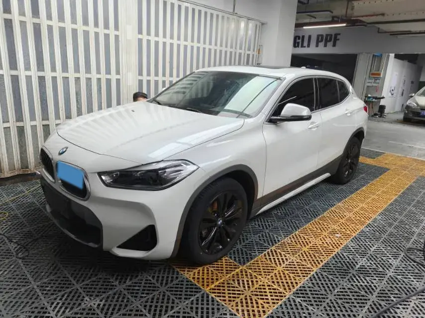 2020 BMW X2 view 1
