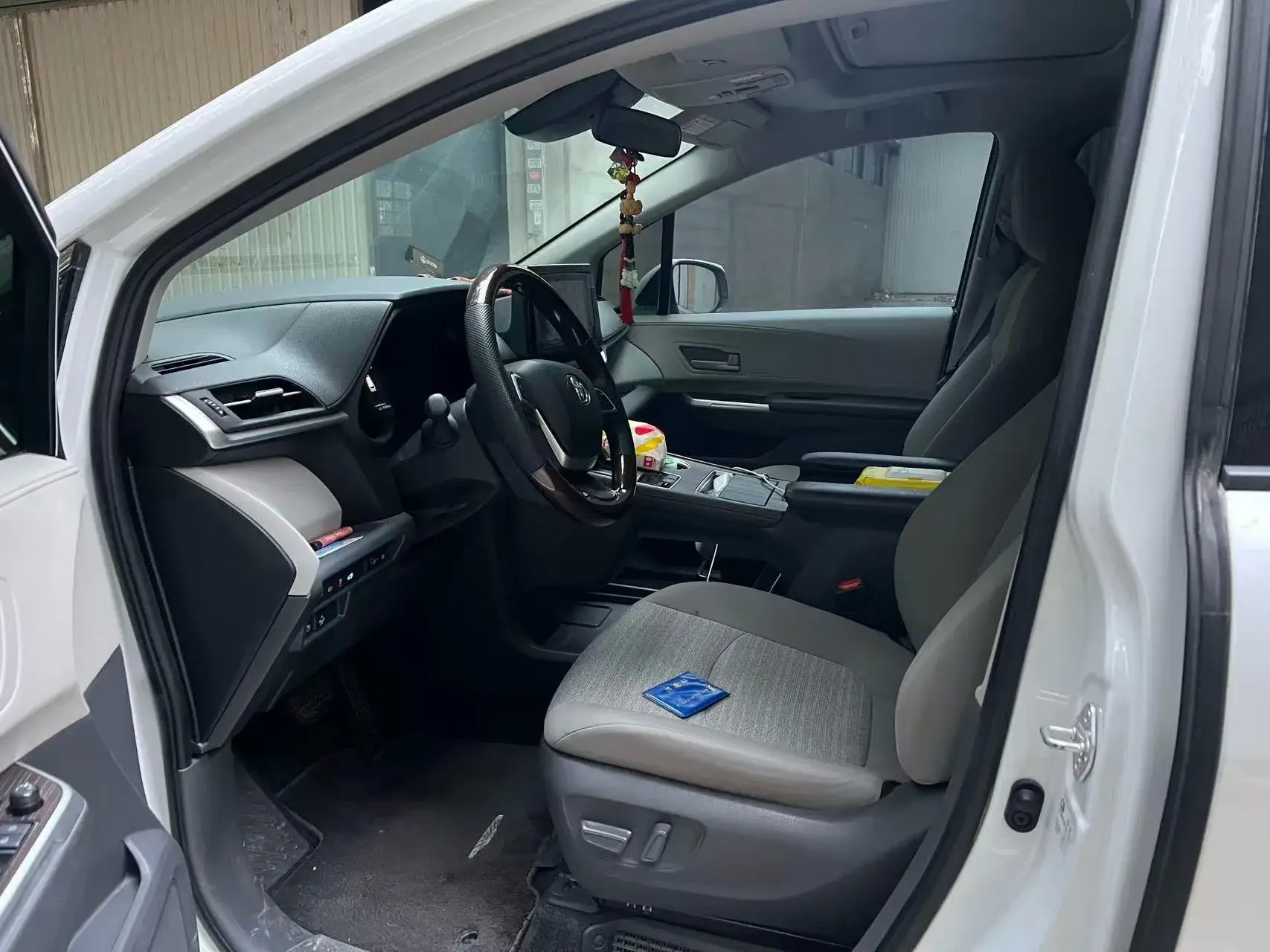 2024 TOYOTA SIENNA thumbnail 4