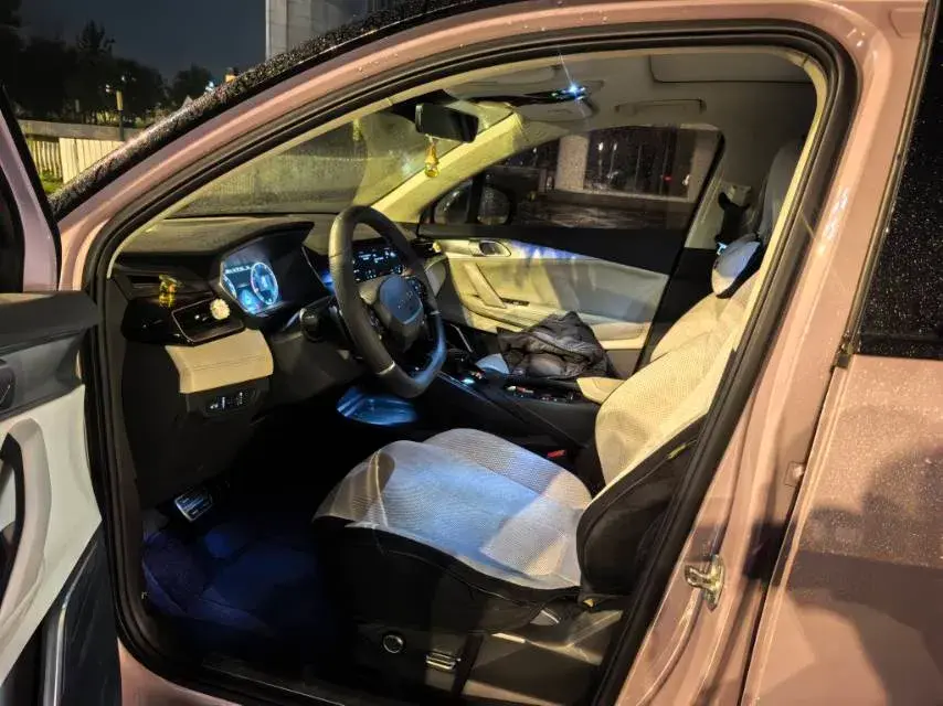 2022 LYNK&CO 06 thumbnail 3