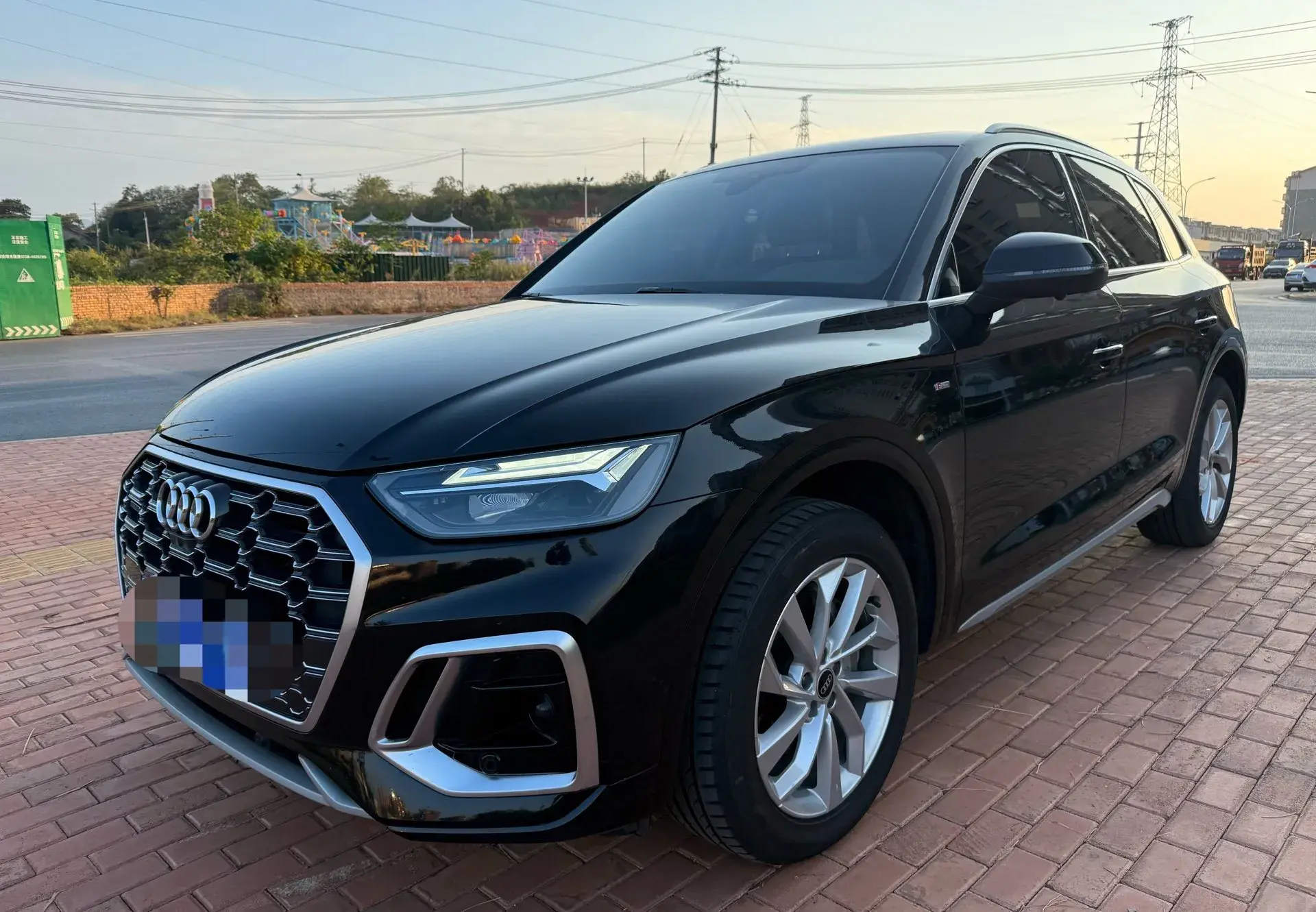 2022 AUDI Q5L view 1