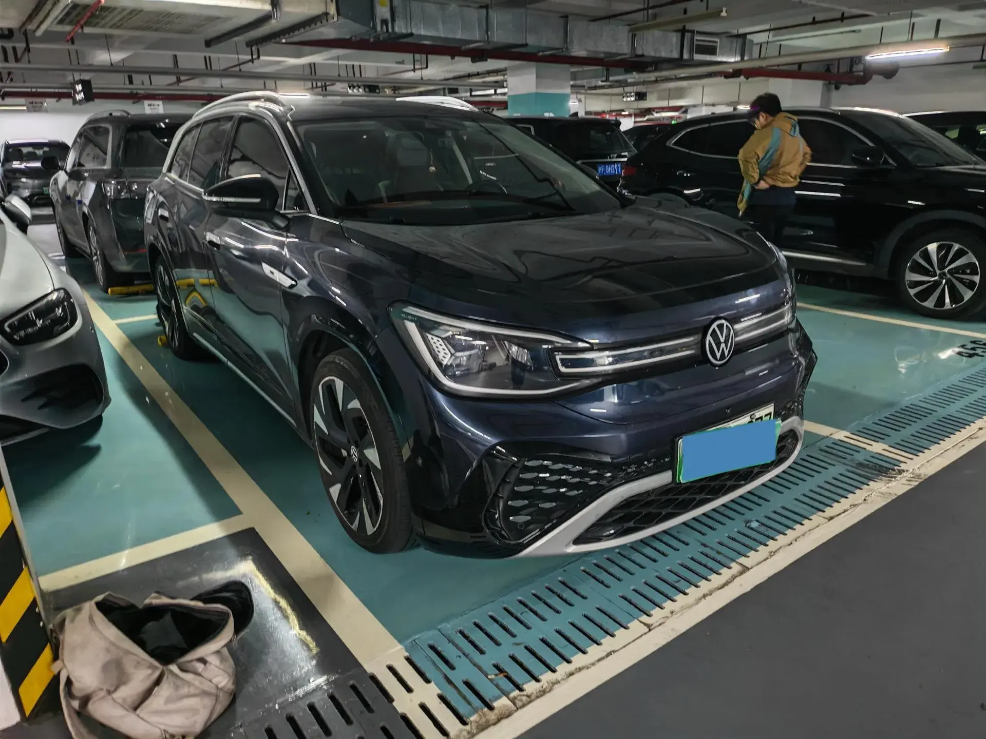 2022 VOLKSWAGEN ID.6 thumbnail 3