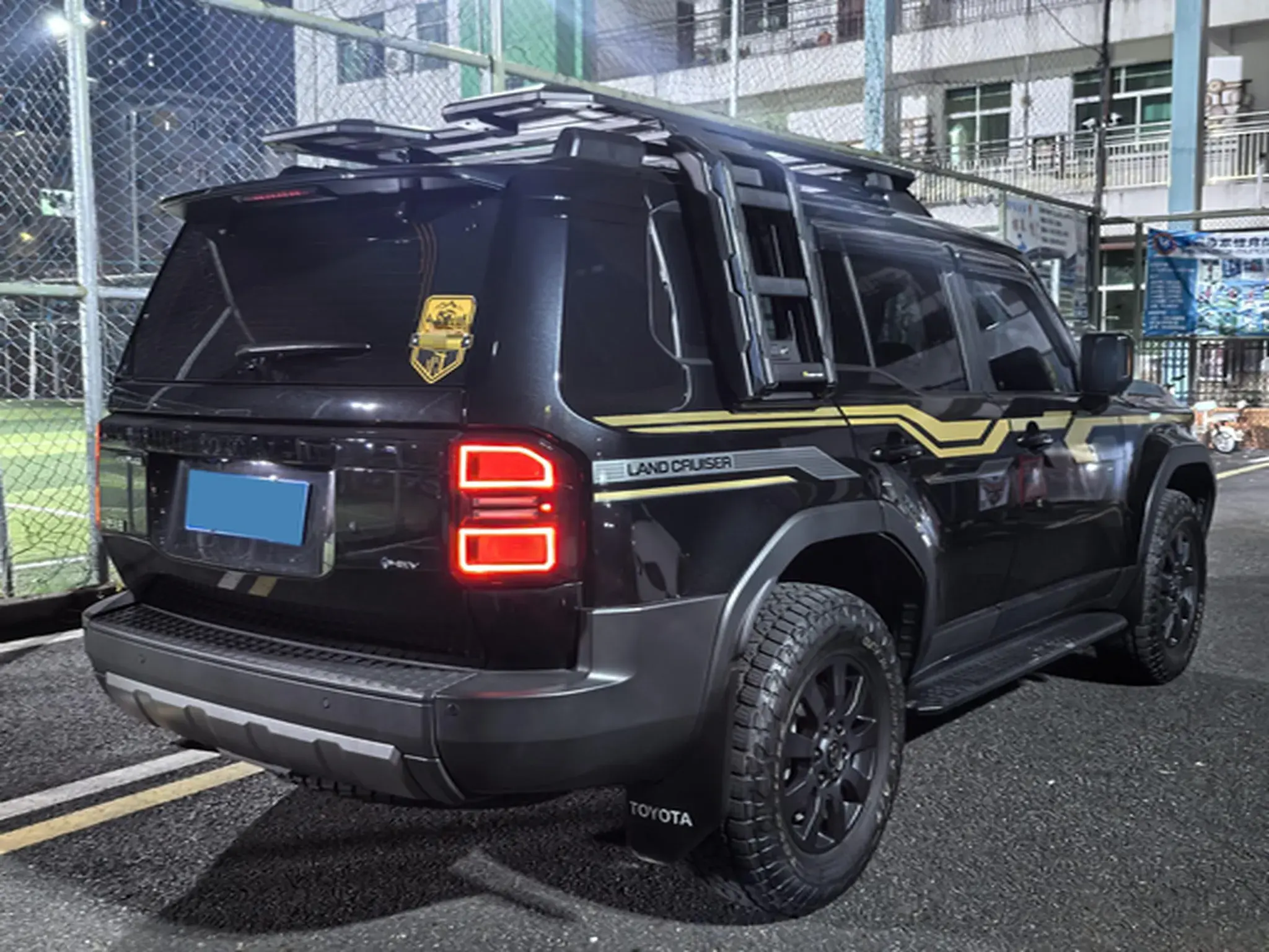 2025 TOYOTA LAND thumbnail 3