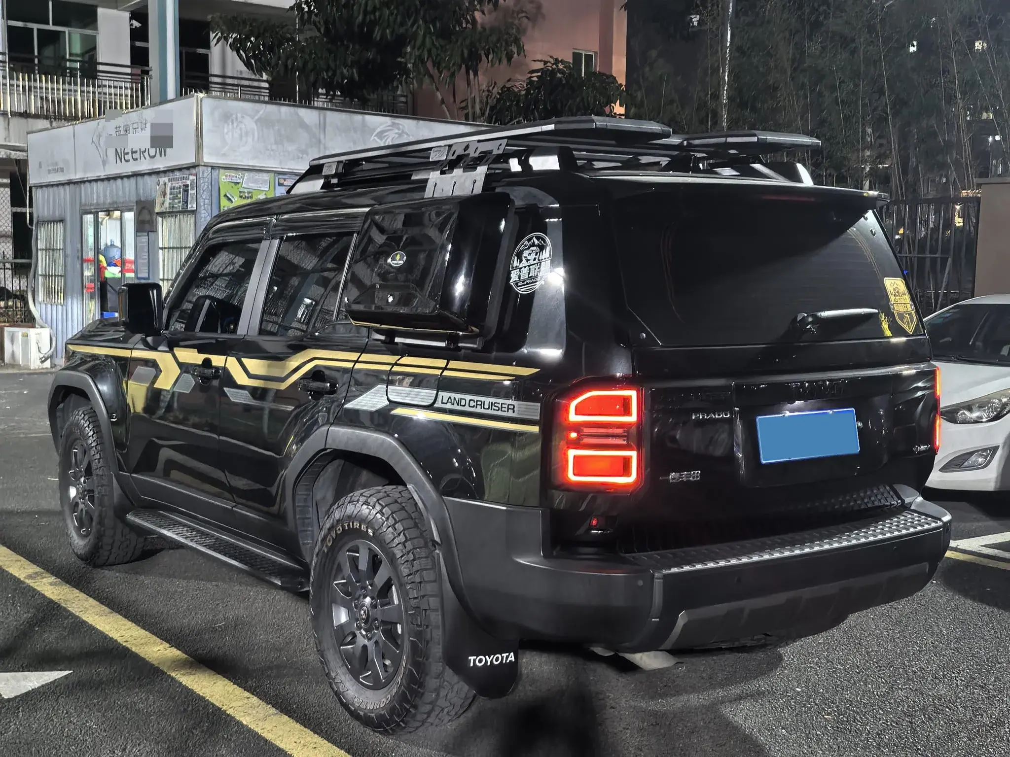 2025 TOYOTA LAND thumbnail 2