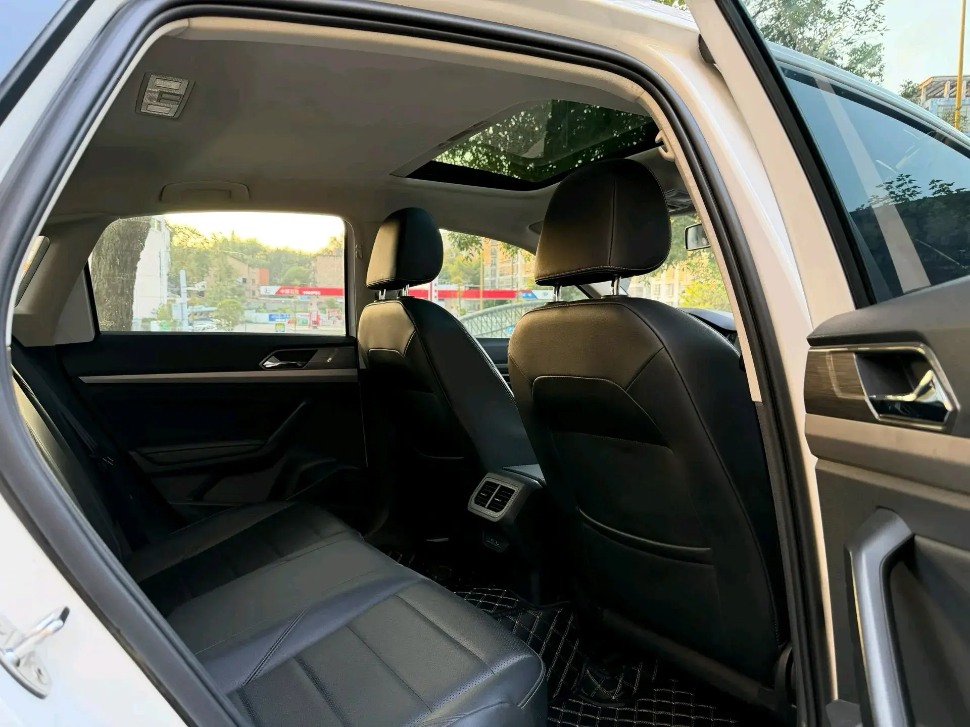 2021 VOLKSWAGEN LAVIDA thumbnail 4