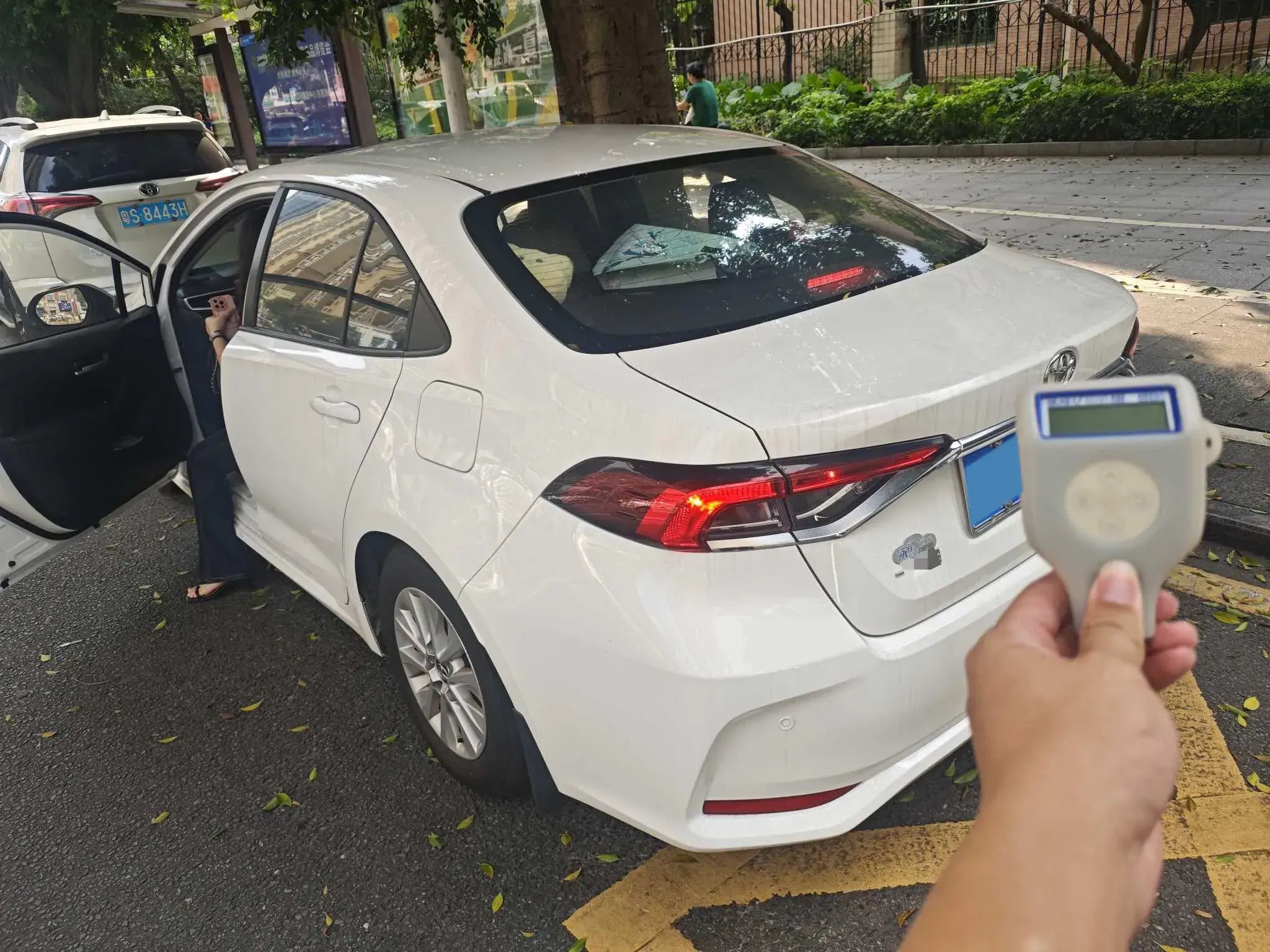 2021 TOYOTA COROLLA thumbnail 3