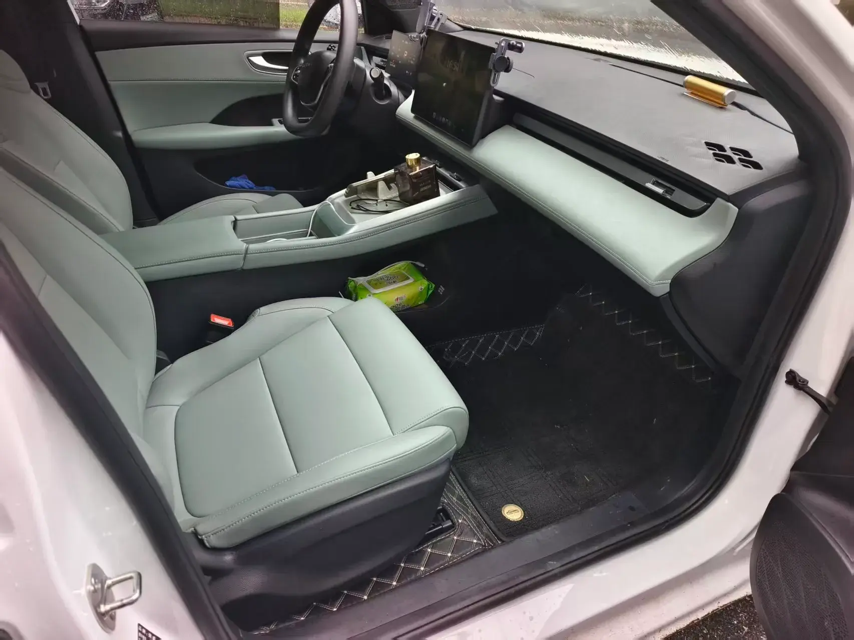 2025 ROEWE D6 thumbnail 3