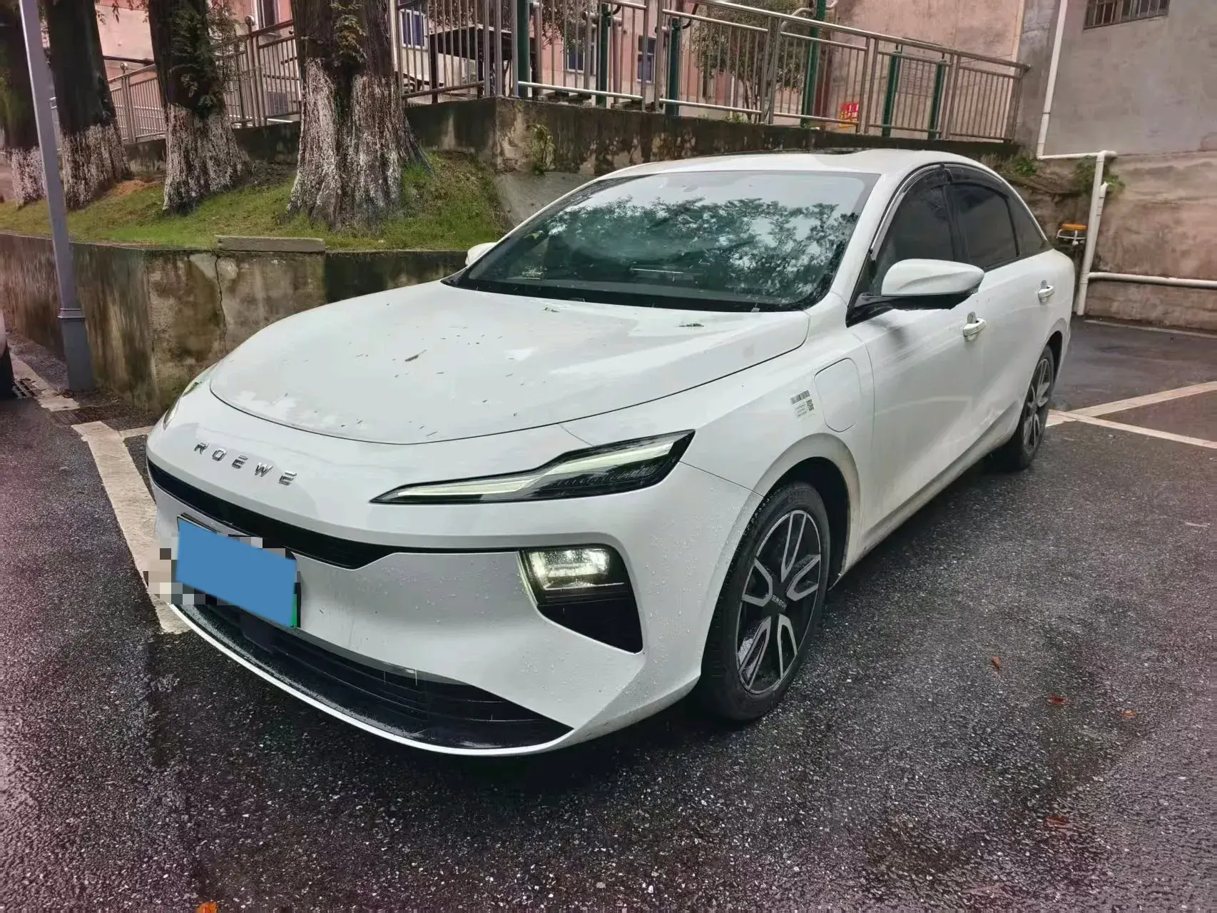 2025 ROEWE D6 view 1