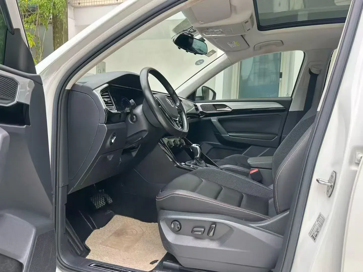 2019 VOLKSWAGEN TAYRON thumbnail 2