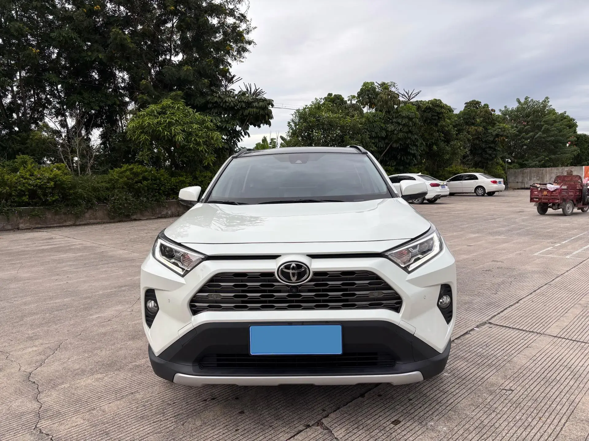 2020 TOYOTA RAV4 thumbnail 3