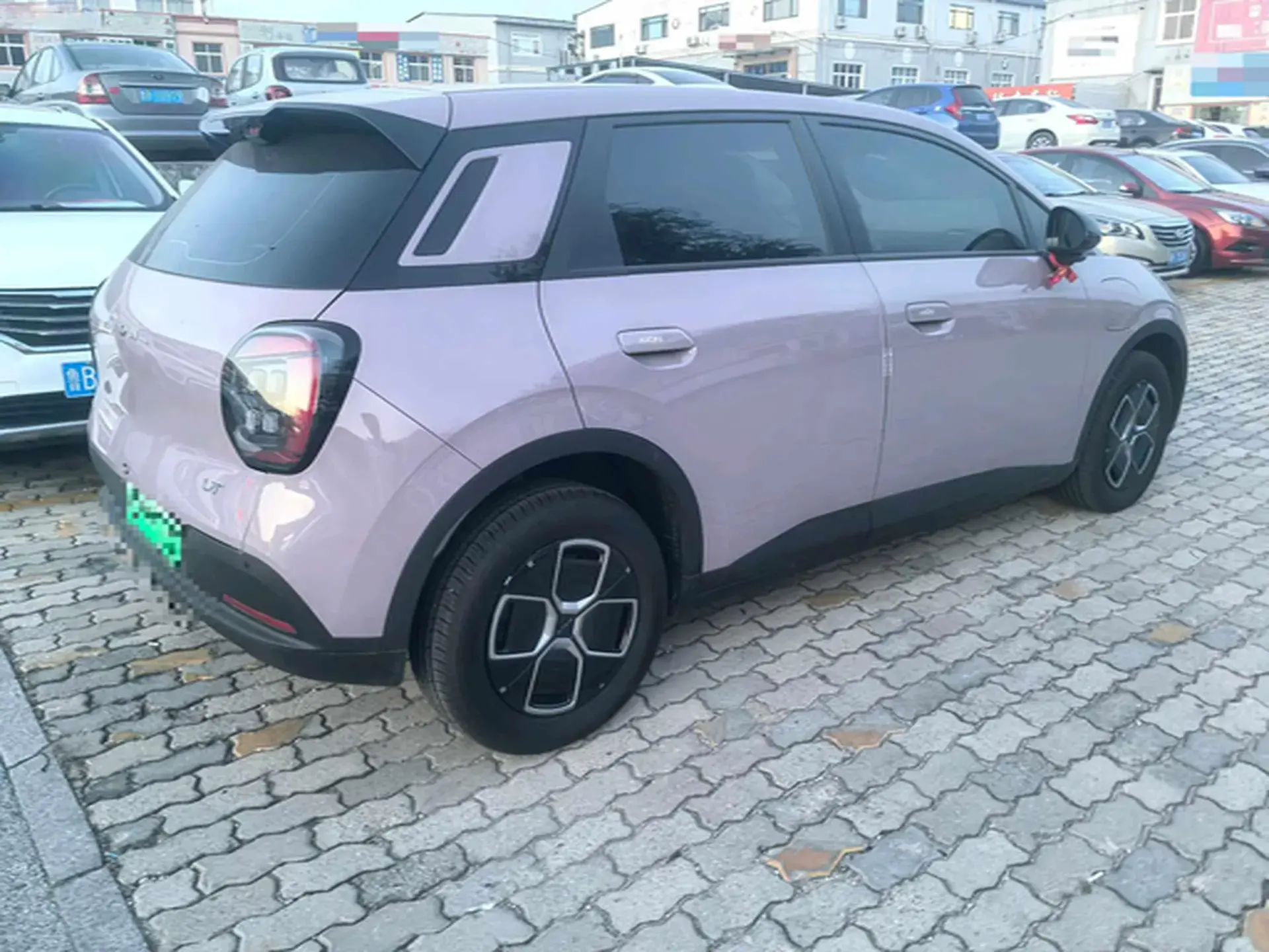 2025 AION AION thumbnail 3