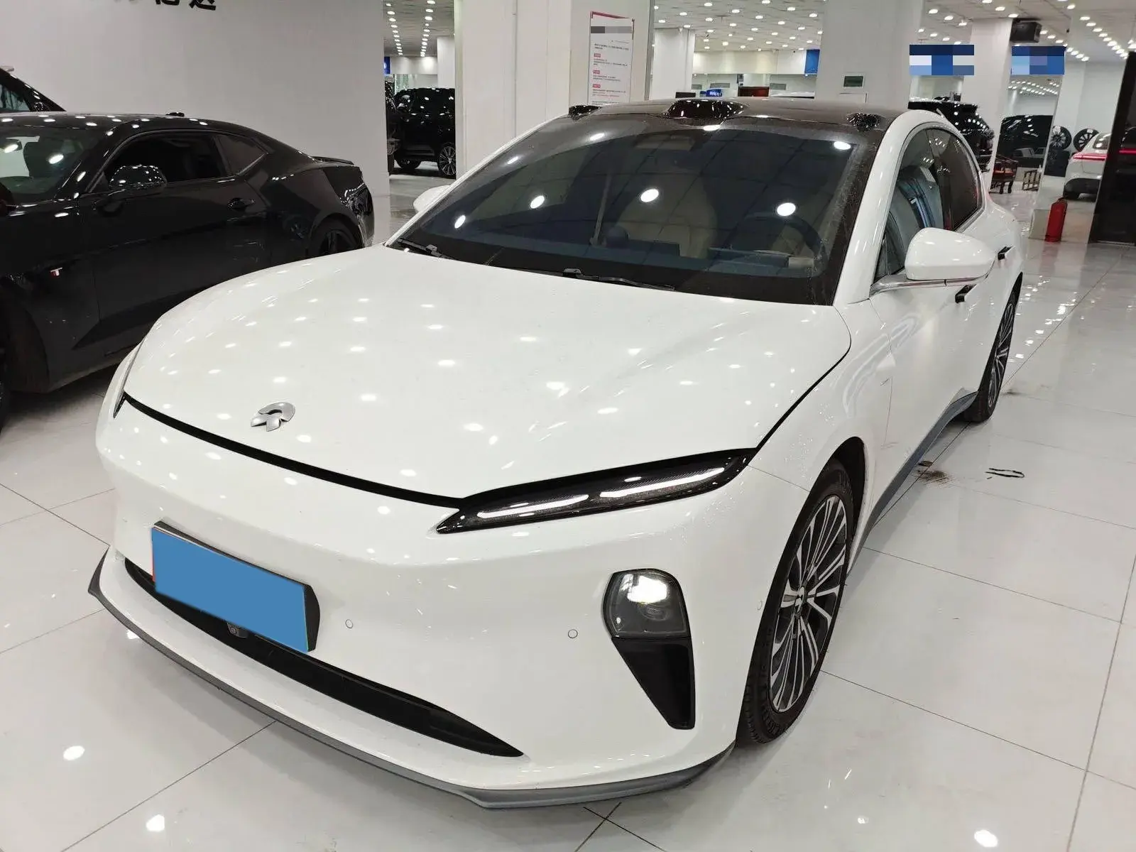 2022 NIO ET5 view 1