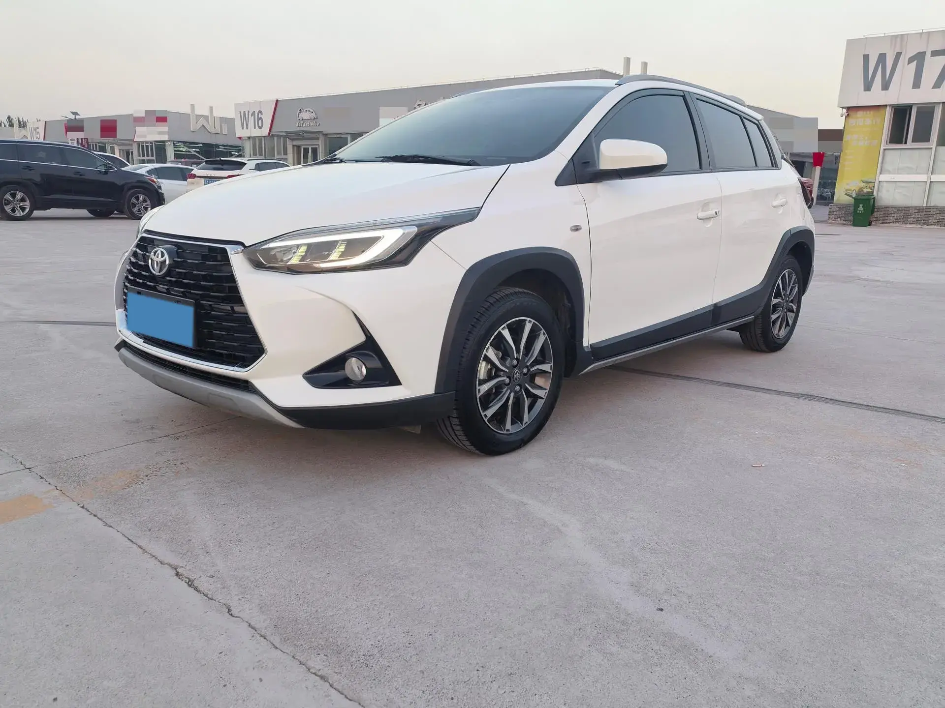 2022 TOYOTA YARIS view 1